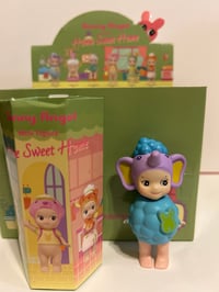 Image 3 of HOME SWEET HOME SERIES MINI FIGURE