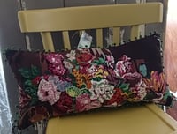 Image 1 of Coussin canevas vintage bohème 