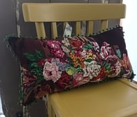 Image 2 of Coussin canevas vintage bohème 
