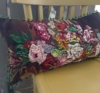 Image 3 of Coussin canevas vintage bohème 