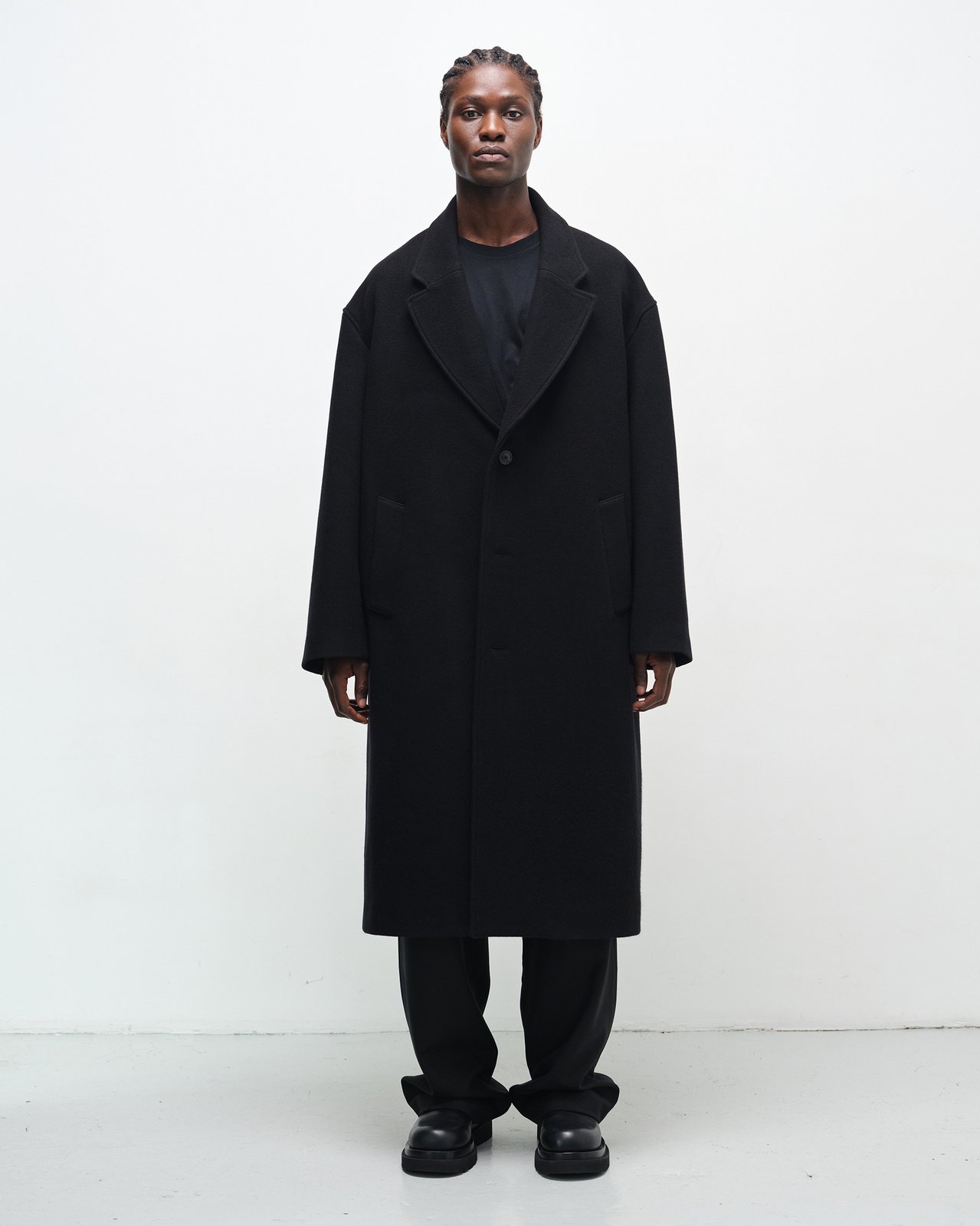 lownn over coat ブラック　46サイズ Lownn — Black Wool Cashmere Overcoat