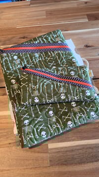 Image 2 of Bones - halloween themed hemmingway pouch