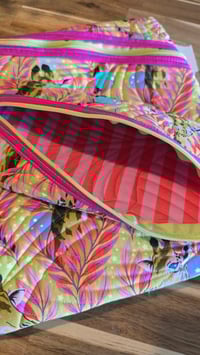 Image 2 of Giraffe hemmingway pouch 