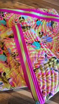 Image 6 of Giraffe hemmingway pouch 