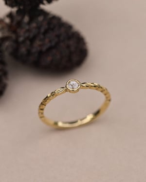 Image of 18ct yellow gold 3.0mm white rose-cut diamond ring (LON264)