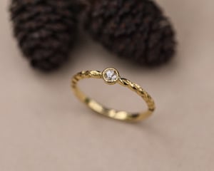 Image of 18ct yellow gold 3.0mm white rose-cut diamond ring (LON264)