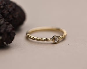 Image of 18ct yellow gold 3.0mm white rose-cut diamond ring (LON264)