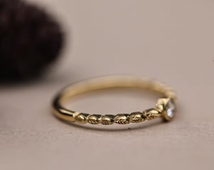 Image of 18ct yellow gold 3.0mm white rose-cut diamond ring (LON264)