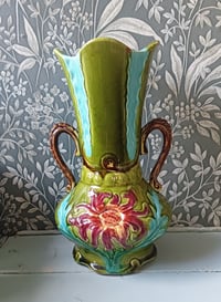 Image 2 of Ancien vase en barbotine 