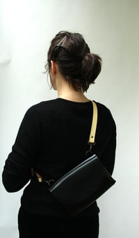Image 3 of Julienne mini black / pastel yellow strap