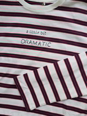 Camiseta a little bit dramatic