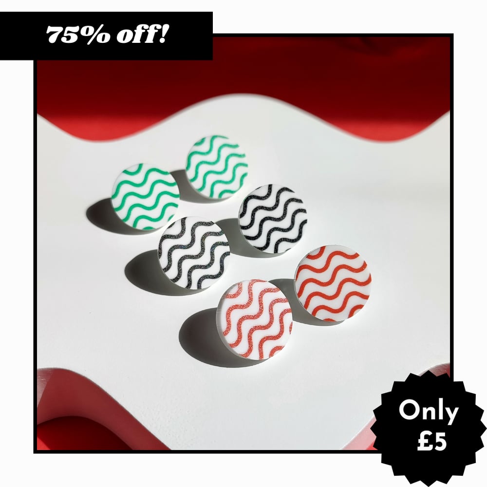 Image of 60s Graphic Wavy Circle Studs