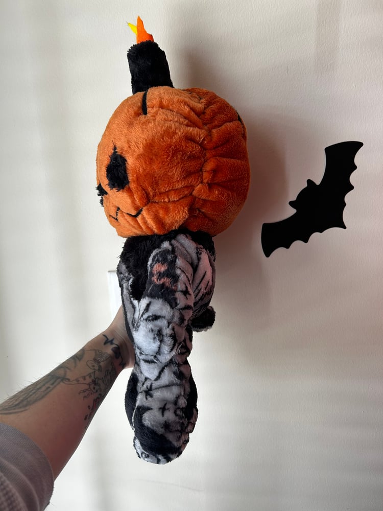 Image of Jack O’Lantern Gibbie