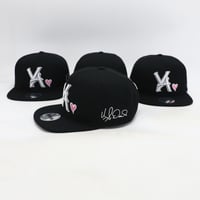 Image 2 of VA SNAPBACK BLACK/WHITE PINK HEART