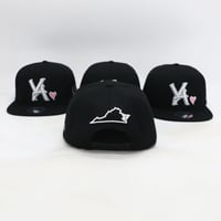 Image 3 of VA SNAPBACK BLACK/WHITE PINK HEART