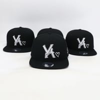 Image 1 of VA SNAPBACK BLACK/WHITE BLACK HEART