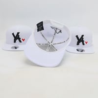 Image 4 of VA SNAPBACK WHITE/BLACK RED HEART