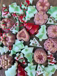 Image 11 of Conifer & Cranberry- a Rockytop Wax Works exclusive custom houseblend fragrance 