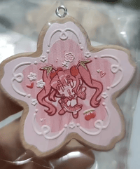 [VOCALOID] Sakura Miku Embossed Wood Keychain