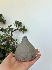 GRAVEL VASE