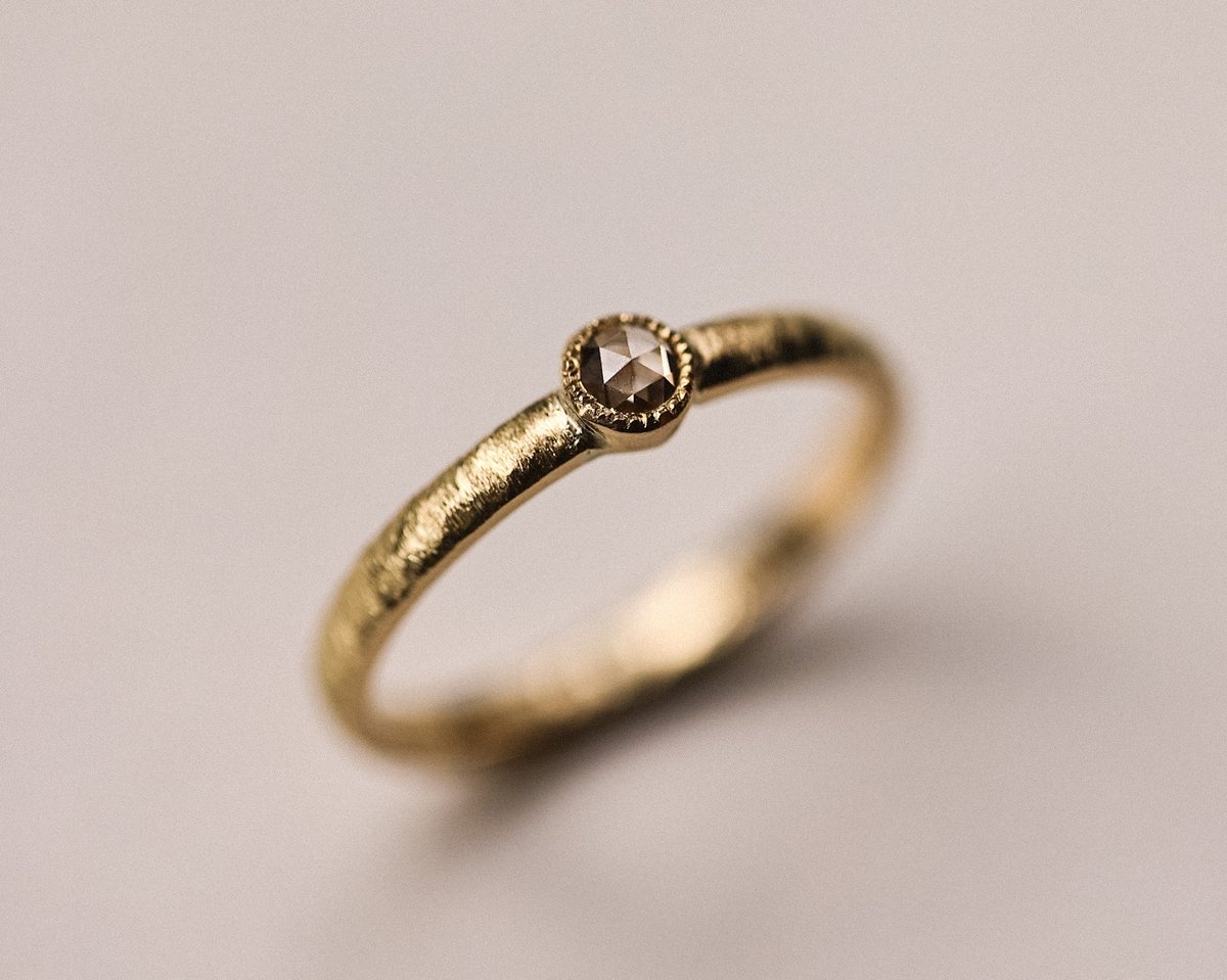 Image of 18ct yellow gold 3.0mm Champagne rose-cut diamond horn texture ring (LON265)
