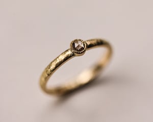 Image of 18ct yellow gold 3.0mm Champagne rose-cut diamond horn texture ring (LON265)