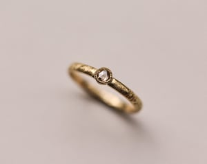 Image of 18ct yellow gold 3.0mm Champagne rose-cut diamond horn texture ring (LON265)