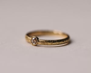Image of 18ct yellow gold 3.0mm Champagne rose-cut diamond horn texture ring (LON265)