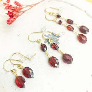 Image of Boucles d'oreilles SCARLETT - 3 modèles (Grenat)