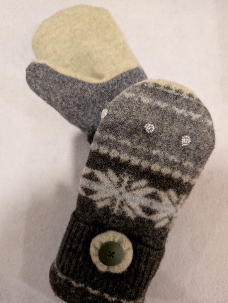 Image of Snowflake Sweater Mitts