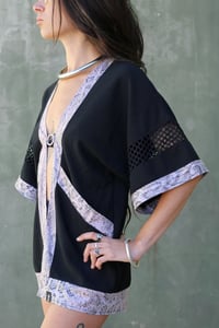 Image 3 of KIMONO HAKUTO | BLACK AND DUSTY PINK VERSION