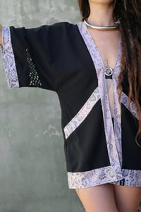 Image 2 of KIMONO HAKUTO | BLACK AND DUSTY PINK VERSION