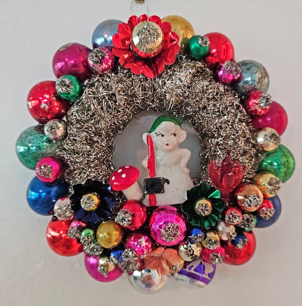 Image of Mini Christmas Ornament Wreath Elf Fun