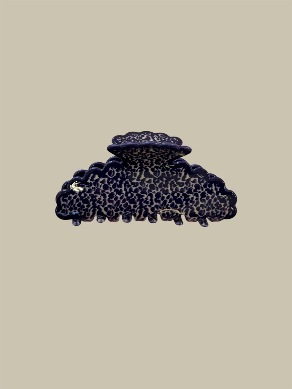 Image of Scallop Claw Clip 🦪