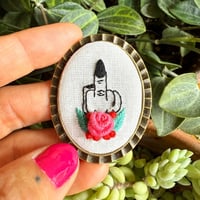 Image 6 of Broche doigt d'honneur witchy