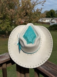 Image 3 of Paisley Breeze