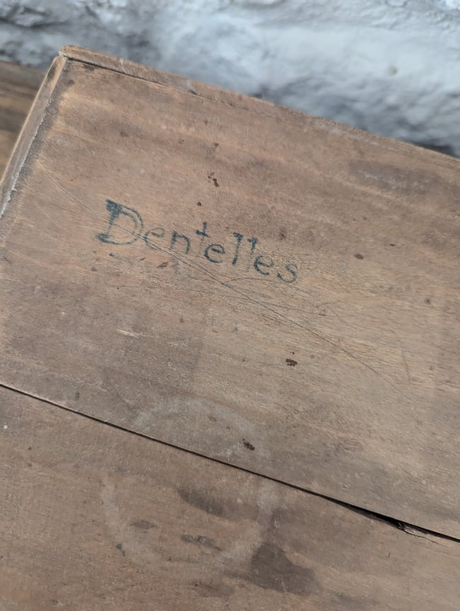 Boîte en bois "dentelles"