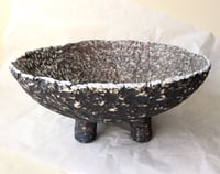 Image 5 of Rustic Papier-Mâché Bowl with Fern Imprint and Four Legs – Handmade Art