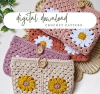 Daisy Granny Square Book Sleeve Crochet Pattern