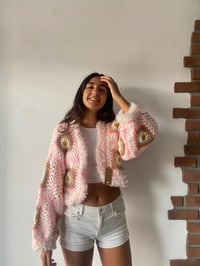 Image 1 of Chaqueta Crochet Granny Square Rosa con Margaritas 
