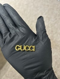 1 x gold g metal flat back charm.