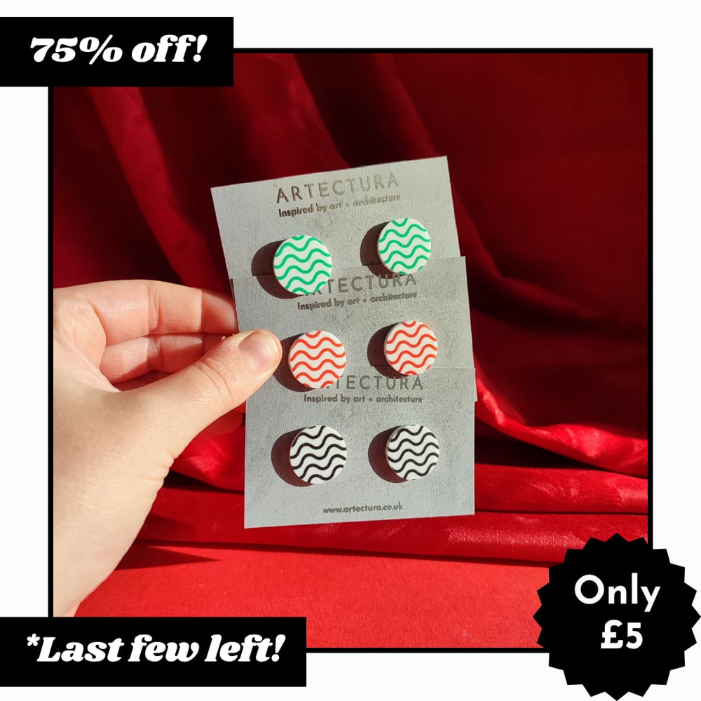 Image of 60s Graphic Wavy Circle Studs