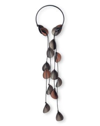 Image 1 of Collana artigianale in pelle, modello "ELITRE CASCATA"