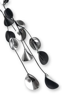 Image 9 of Collana artigianale in pelle, modello "ELITRE CASCATA"