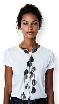 Image 10 of Collana artigianale in pelle, modello "ELITRE CASCATA"