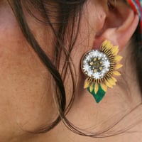 Image 1 of GIRASOLES (PEGADOS A LA OREJA)