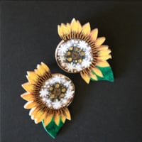 Image 3 of GIRASOLES (PEGADOS A LA OREJA)