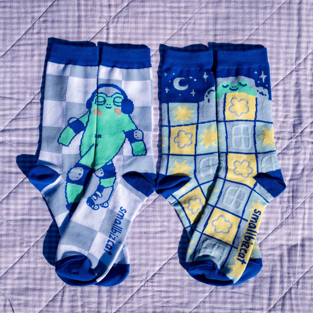 Image of Frog Socks Rollerskate Cozy Bed