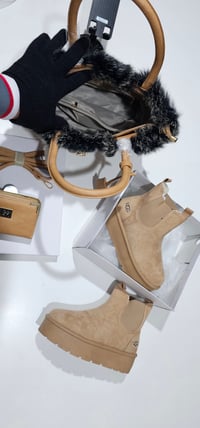 Image 5 of Ugg Bag+ purse(premium)