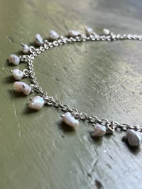 Image 1 of Kurze Halskette mit kleinen Keshi Perlen